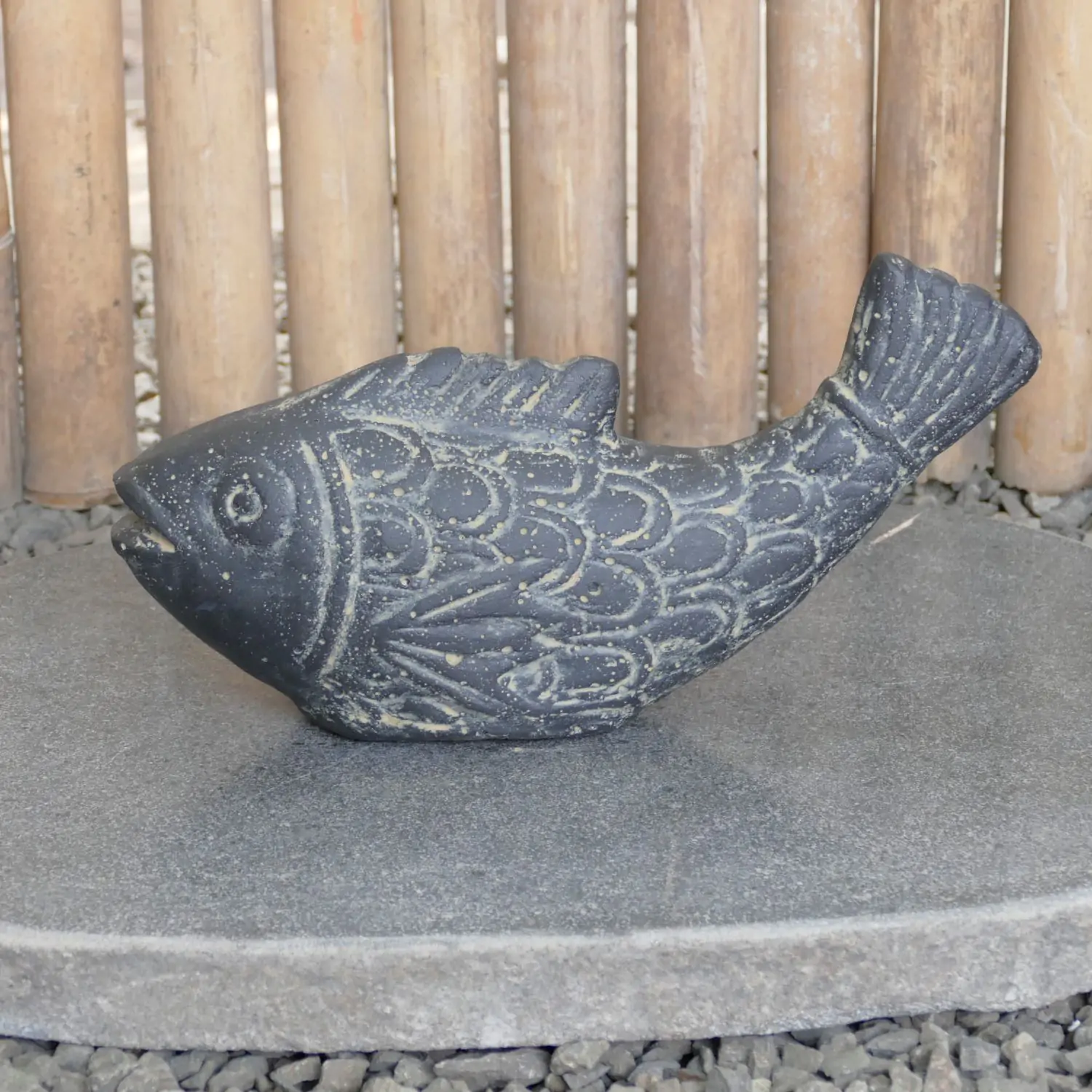  Product image 2 of the product “Fish, 28 cm L | Cast stone, handcrafted & coloured 28 cm”